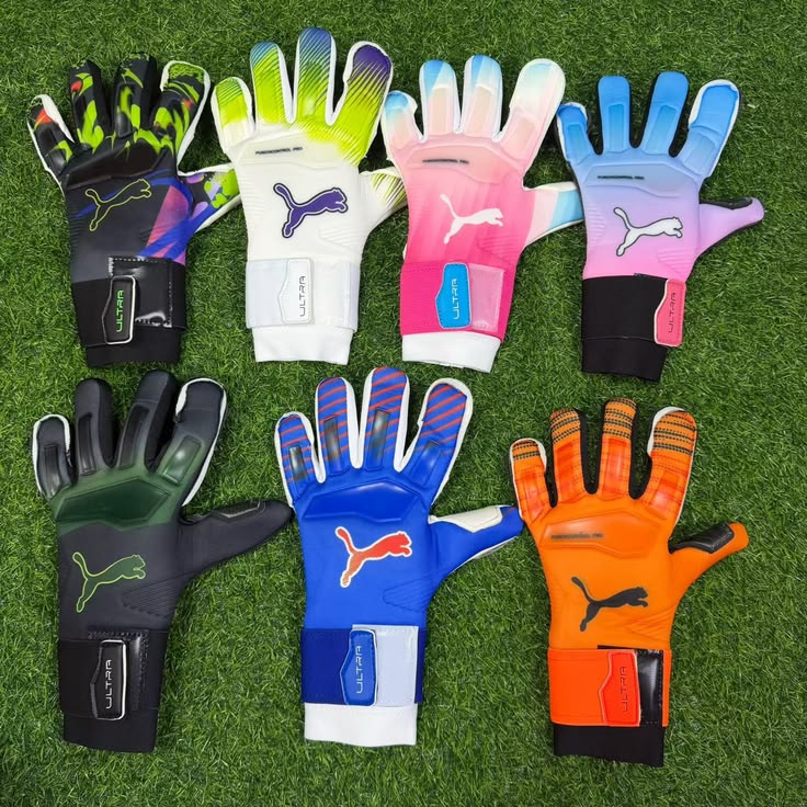 Football gloves for goalkeepers